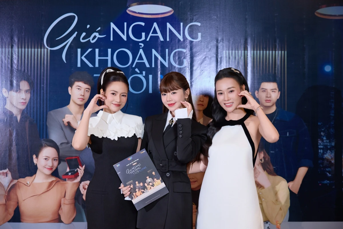 Gió Ngang Khoảng Trời Xanh - Across The Blue Sky